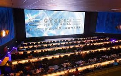 Studio Movie Grill - Entertainment